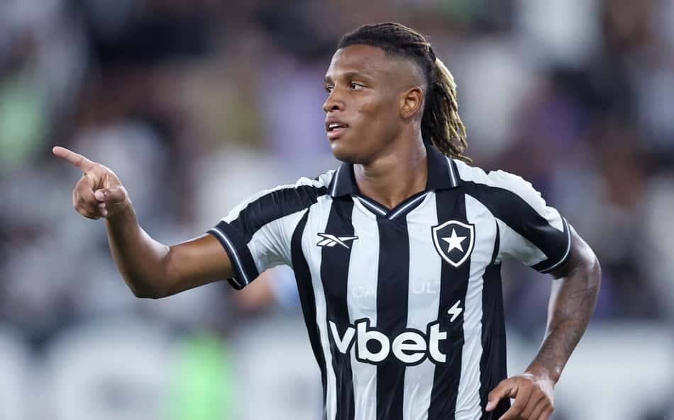 Botafogo recebe sondagens de Newcastle e Zenit por Danilo