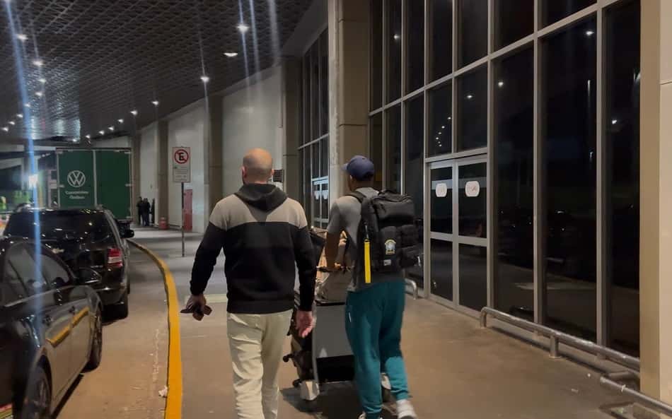 Com apenas um jogador, Seleção chega ao Brasil, prezando 'continuidade' após eliminação na Copa