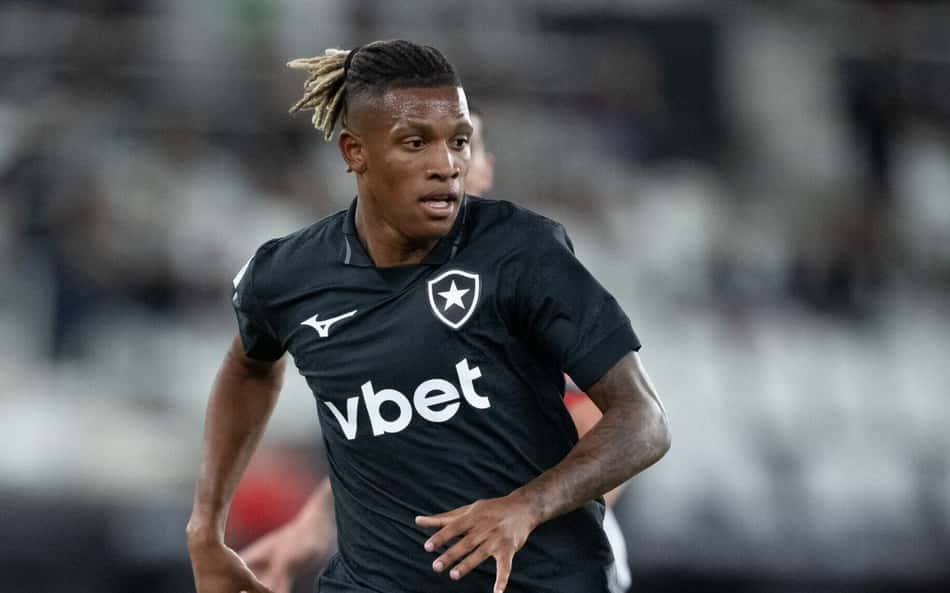 Danilo em ação pelo Botafogo contra o Vitória