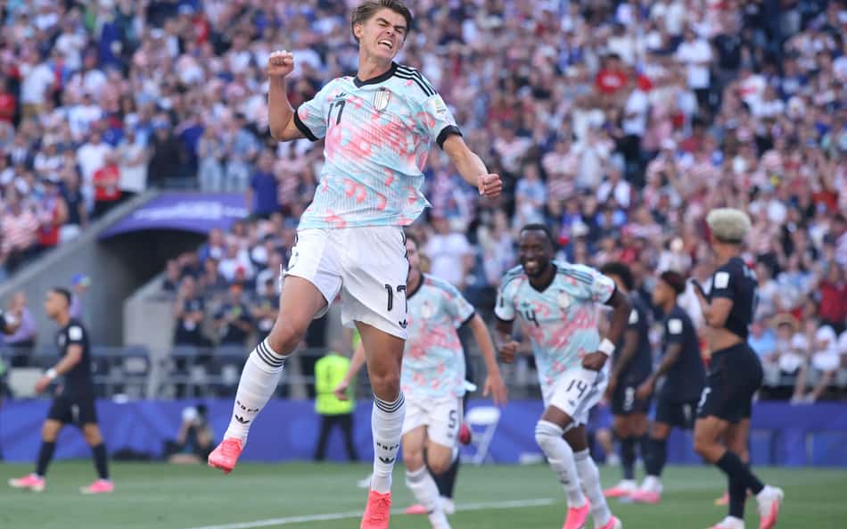 Com falha bizarra do goleiro dos Estados Unidos, Bélgica goleia e avança na Copa