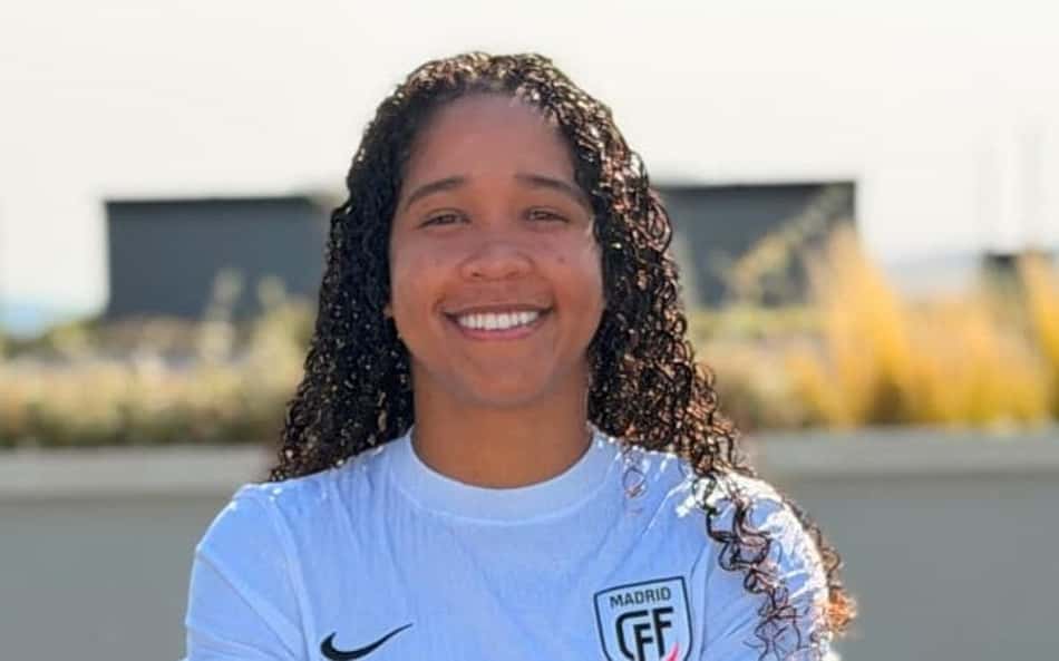 Ex-Botafogo, Bebê celebra ida ao futebol espanhol: 'Muito motivada'