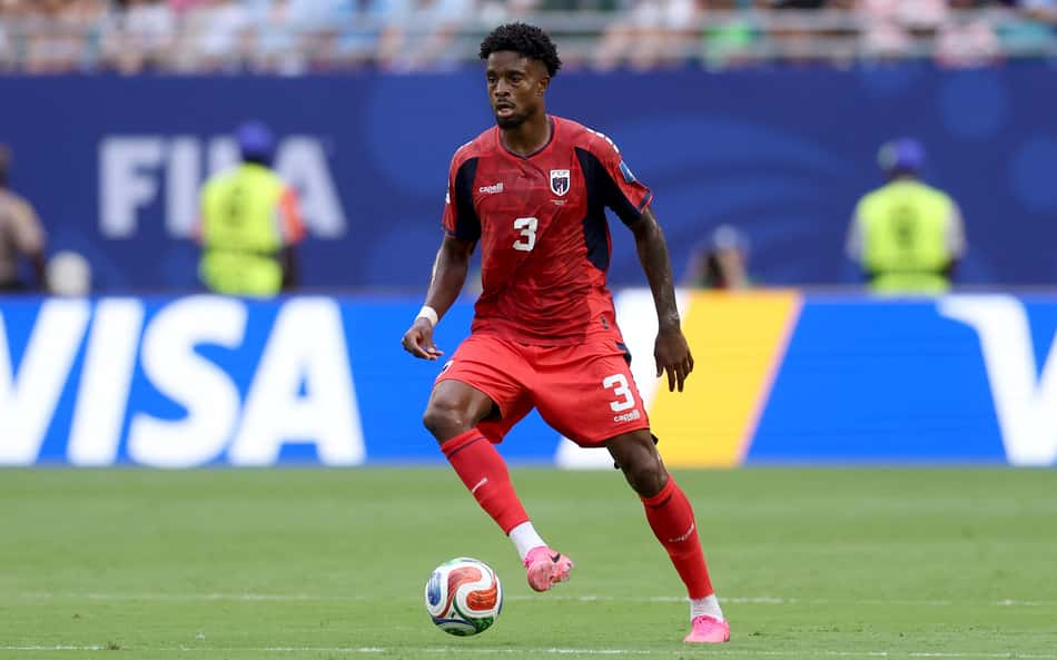 Diney Borges em ação por Cabo Verde no empate contra o Uruguai, na Copa do Mundo