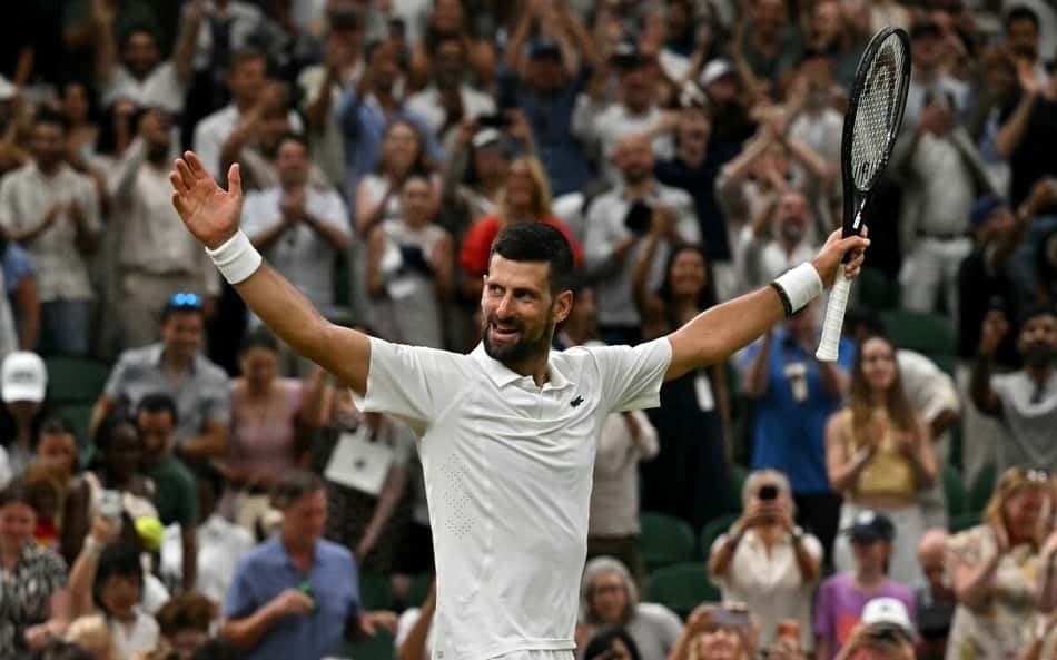 Djokovic avança e encara Sinner na semifinal em Wimbledon