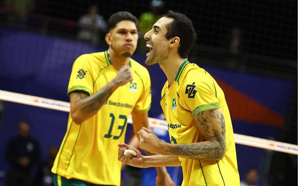 Douglas Souza em atuação na VNL masculina contra a Sérvia (Foto: Volleyball World)