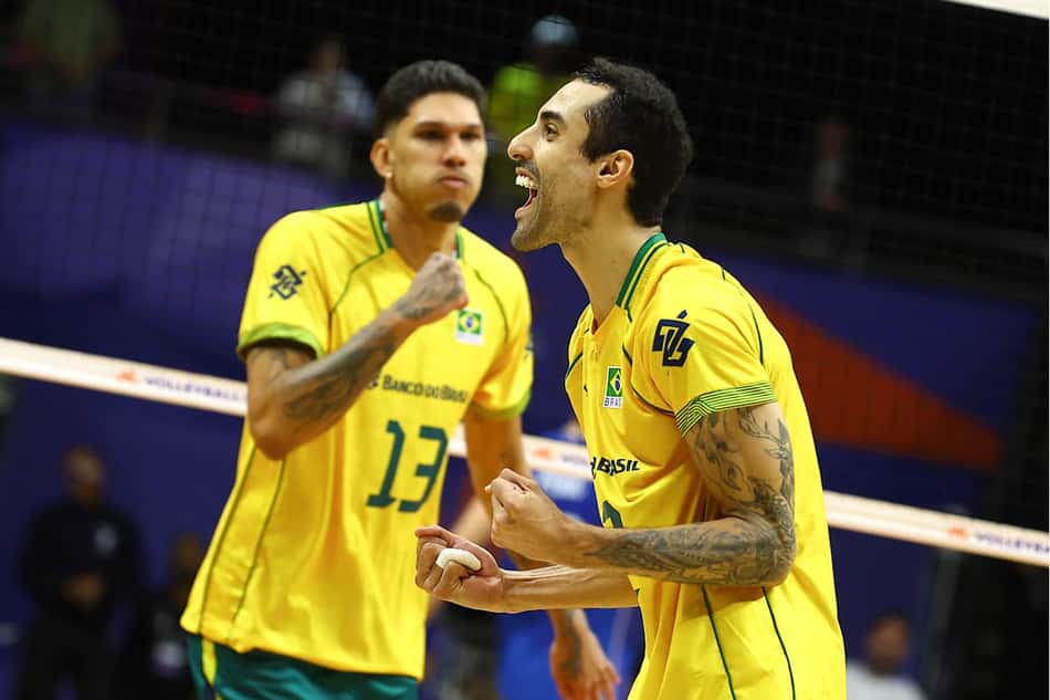 Douglas Souza em atuação na VNL masculina contra a Sérvia (Foto: Volleyball World)