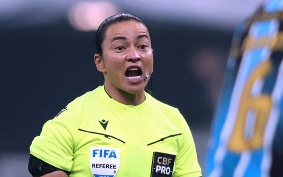 Edina Alves apitando Grêmio x Fluminense no Brasileirão