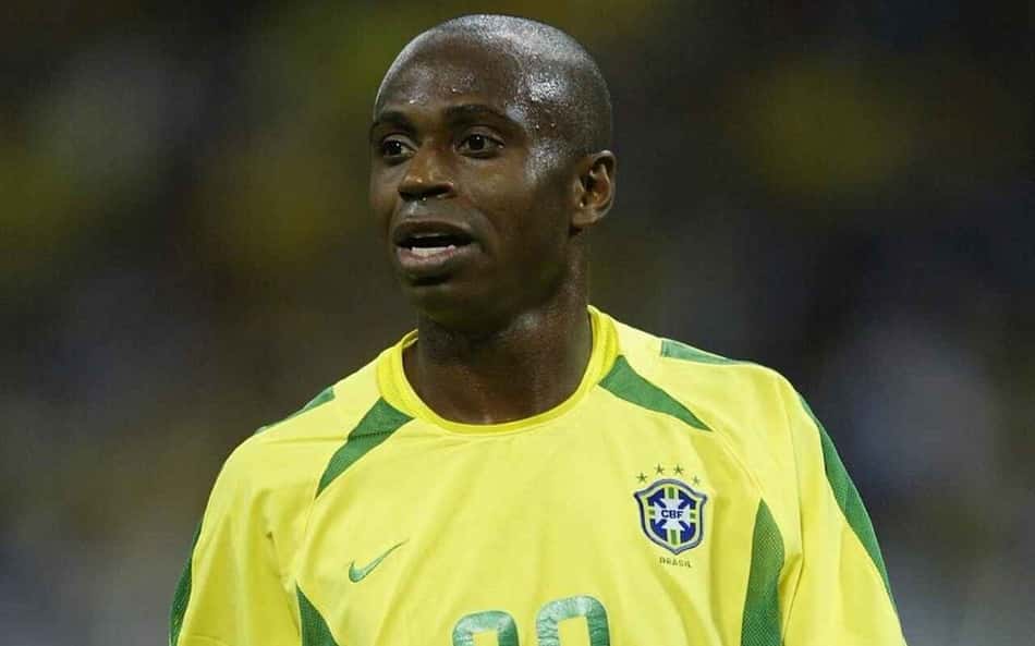Edílson Capetinha rasga o verbo após queda do Brasil na Copa: 'Frouxos'