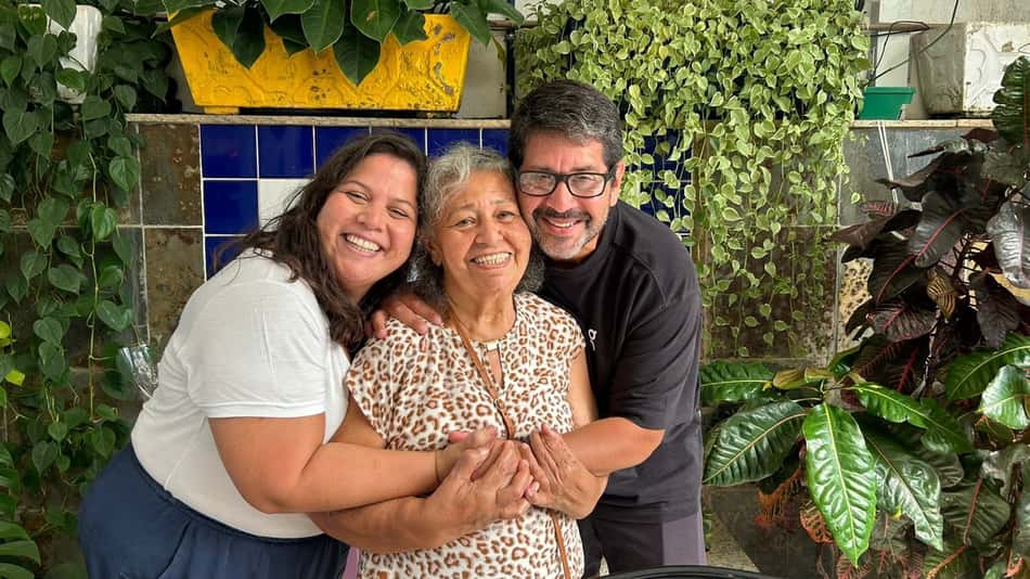 Egídio Magalhães com a irmã e a mãe, Paraguassú