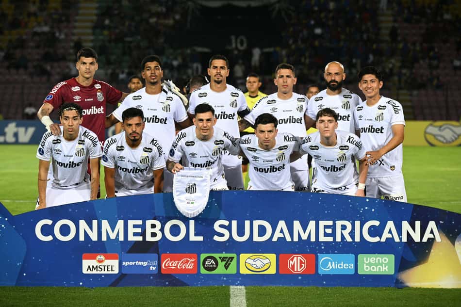 Elenco titular do Santos em Universidad Central x Santos