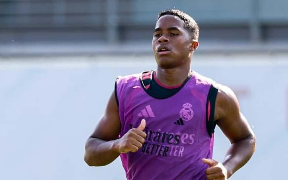 Endrick e Rüdiger em treinamento na volta ao Real Madrid