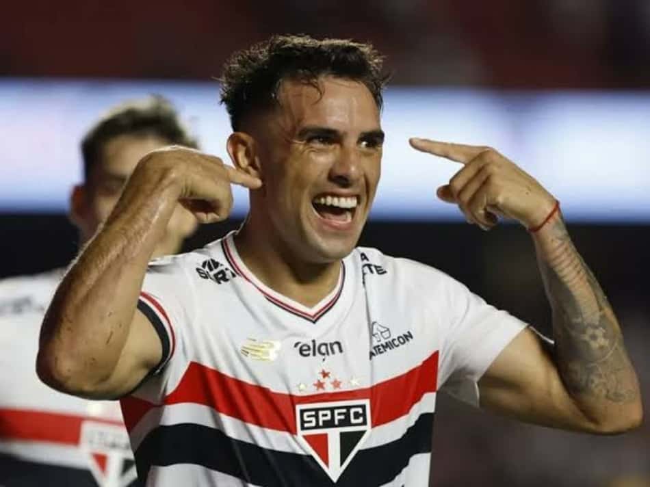 Enzo Díaz com a camisa do São Paulo 
