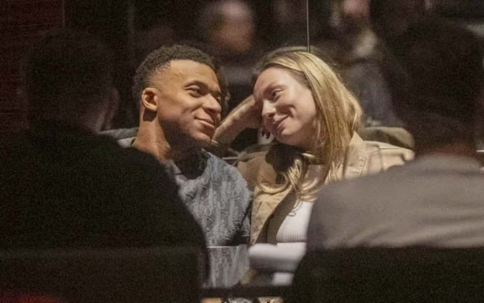 Ester Expósito e Mbappé juntos em restaurante