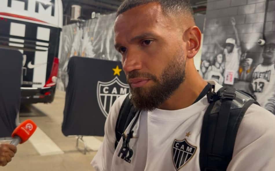 Éverson zona mista Atlético x Bahia (Foto: Artur Henrique / Lance!)