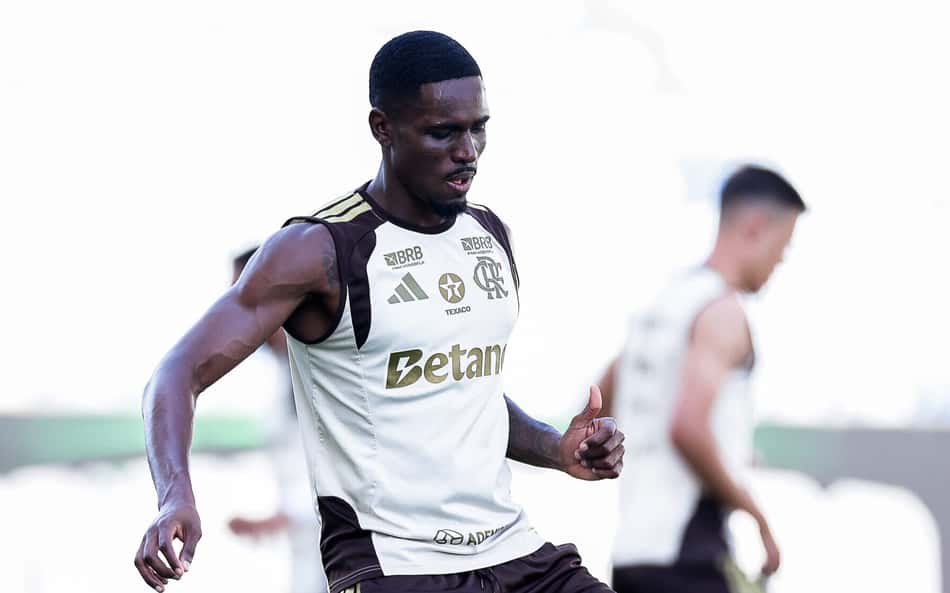 Evertton Araújo, do Flamengo, responde sobre interesse da Europa: 'Sonho'