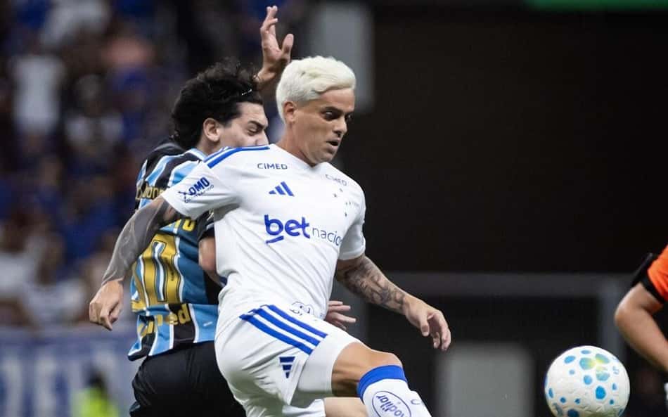 Fagner vê Cruzeiro em 'readaptação física' após derrota para o Grêmio