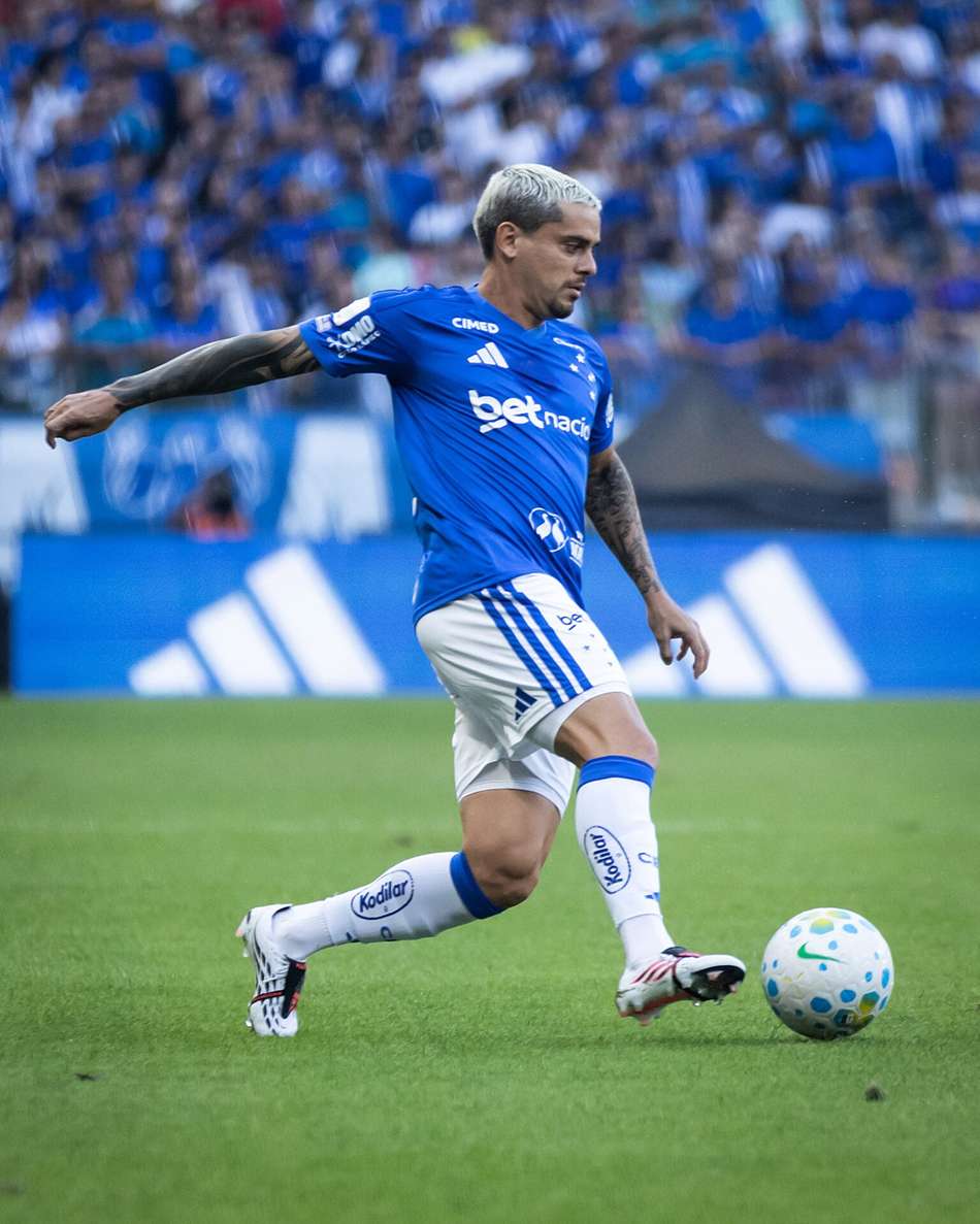 Fagner em campo em Cruzeiro x Botafogo