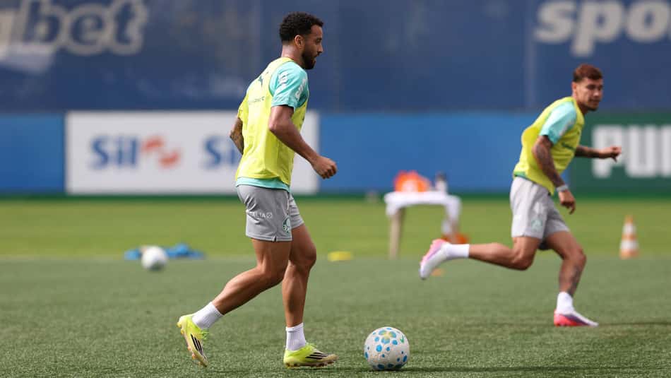 Felipe Anderson durante treinamento na Academia de Futebol