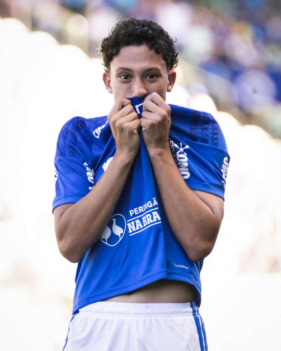 Felipe Morais comemora gol contra o Defensor-URU Foto: Gustavo Aleixo/Cruzeiro)