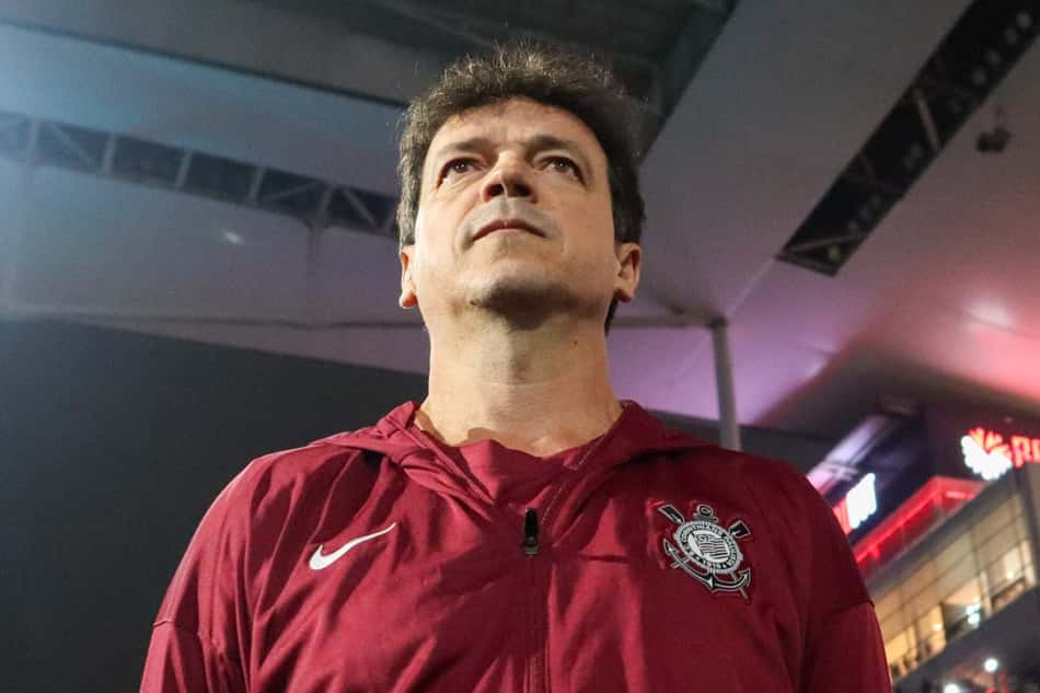 Fernando Diniz durante a partida entre Corinthians x Remo