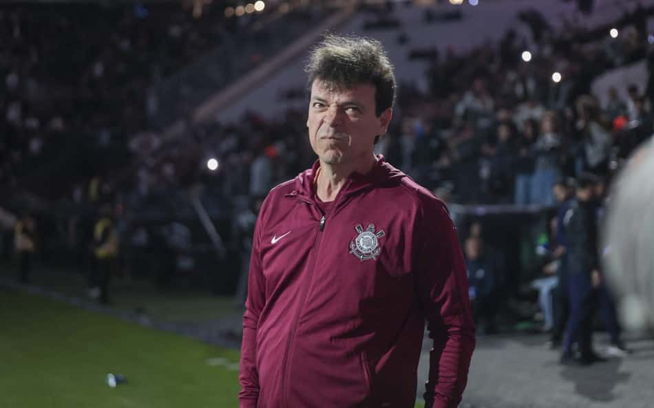 Fernando Diniz durante a partida entre Corinthians x Athletico