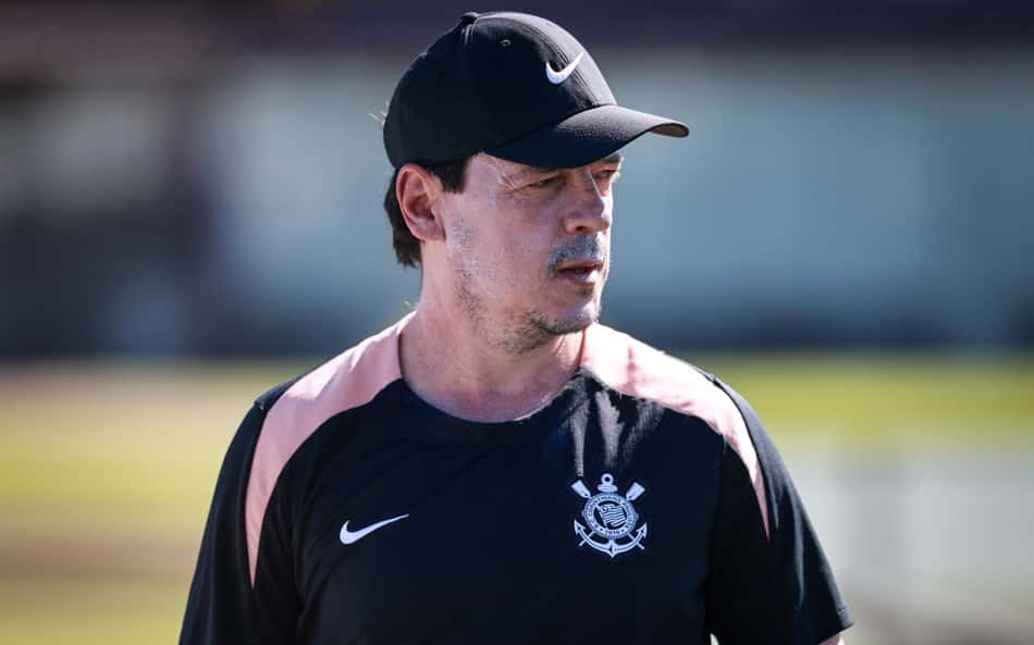 Diniz comanda treino de enfrentamento e encerra semana do Corinthians