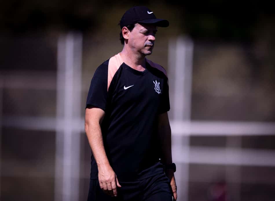 Fernando Diniz durante treinamento do Corinthians