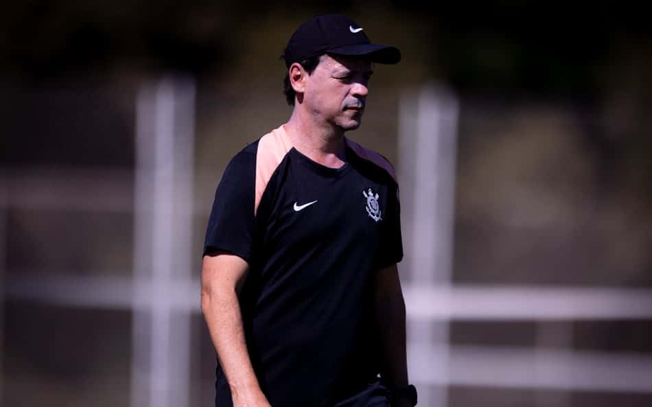 Fernando Diniz durante treinamento do Corinthians
