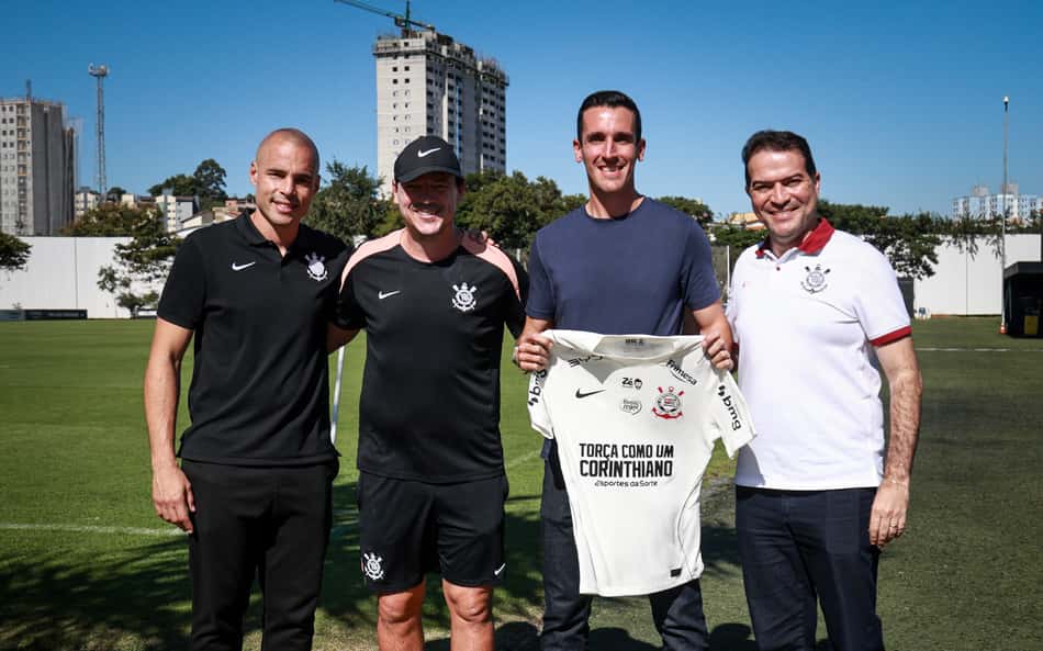 Corinthians recebe visita do técnico da Seleção Brasileira de base