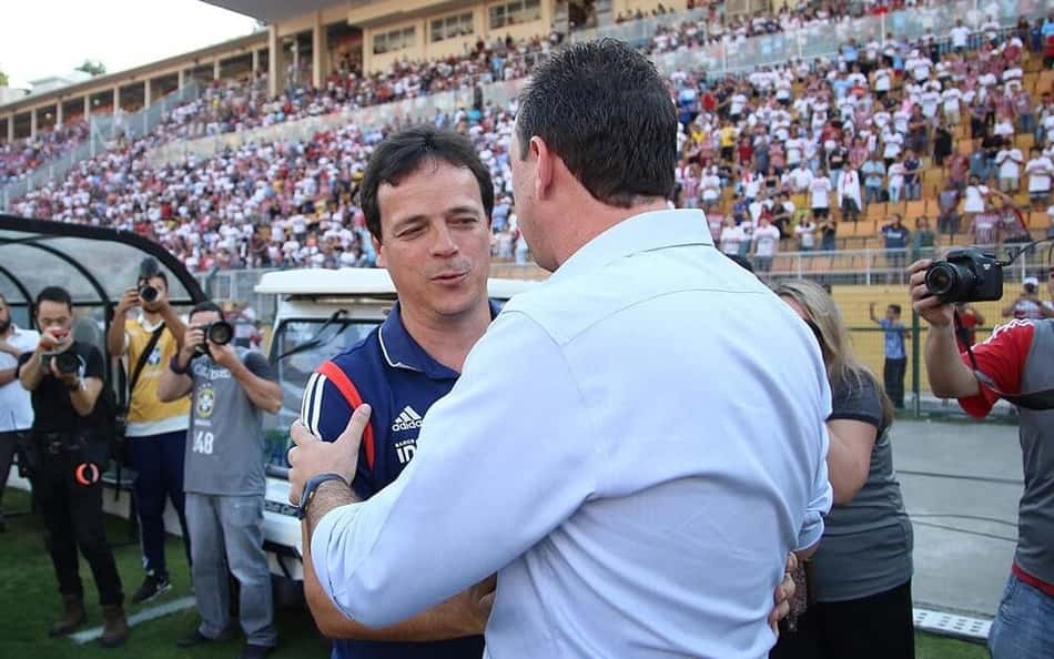 Fernando Diniz cumprimenta Rogério Ceni