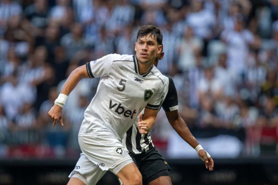 Ferraresi em jogo do Botafogo contra o Atlético Mineiro na Arena MRV
