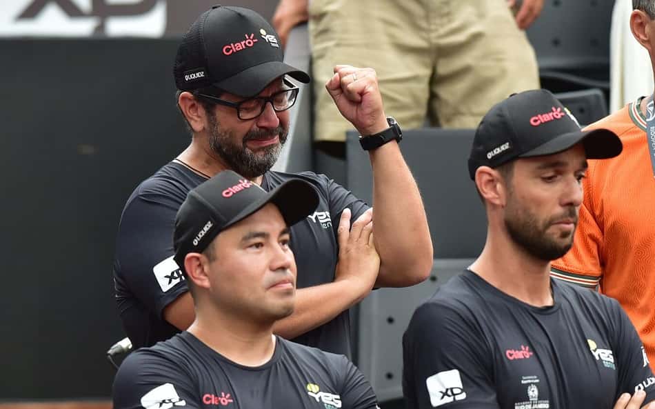 Fisioterapeuta de João Fonseca, Egídio Magalhães se emociona com homenagem no Rio Open