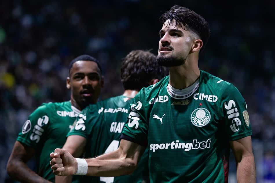 Flaco López, centroavante do Palmeiras, comemora gol na Libertadores