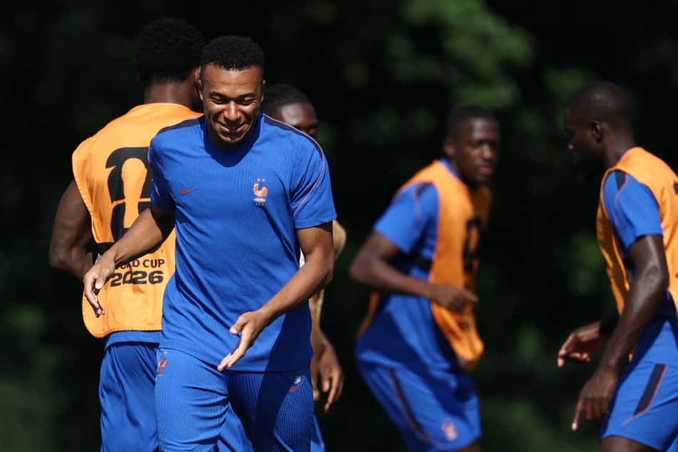 Jogadores da França treinam para o confronto contra Marrocos pela Copa do Mundo