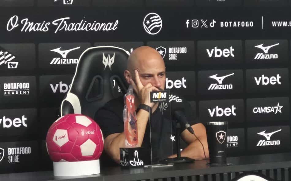 Franclim Carvalho é o técnico do Botafogo