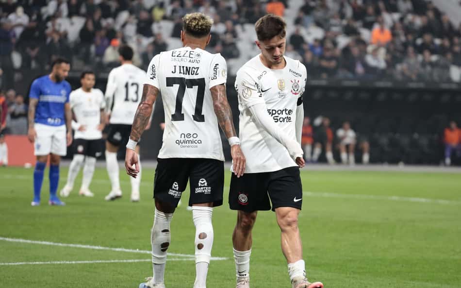 Jogador do Corinthians provoca companheiro após classificação da Argentina