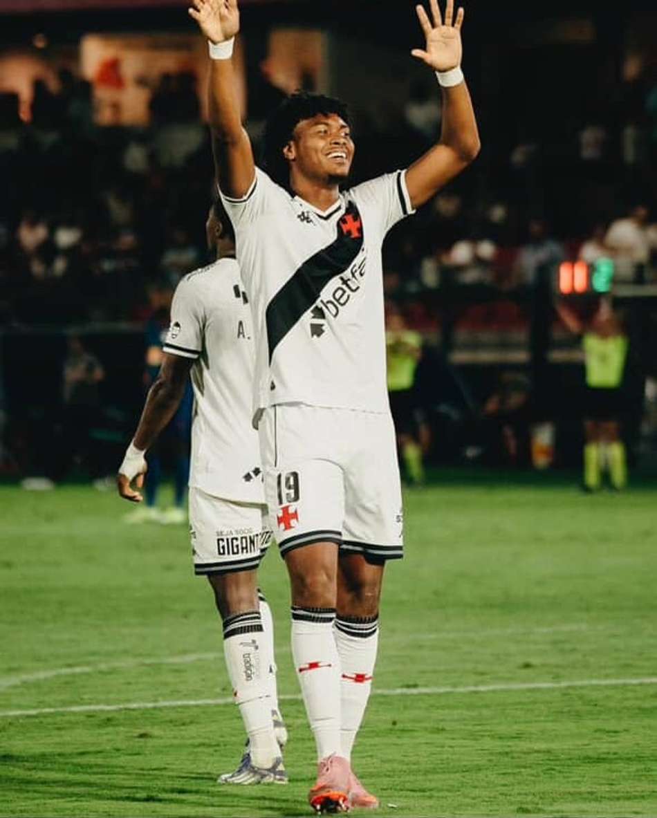 GB celebrando gol pelo profissional do Vasco