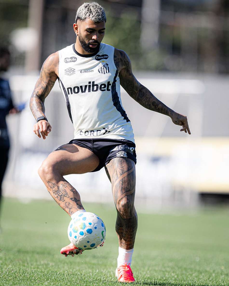 Gabriel Barbosa durante treino do Santos no CT Rei Pelé. (Foto: Raul Baretta/ Santos FC)