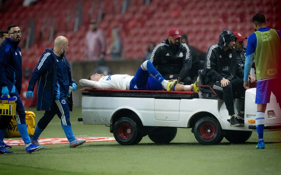 Victor Gabriel pode ser suspenso até Gabriel Pec voltar a jogar; entenda