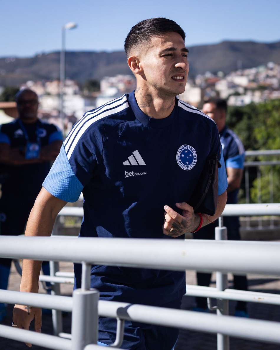 Gabriel Rojas chegando ao Independência ( Foto: Gustavo Aleixo/Cruzeiro)