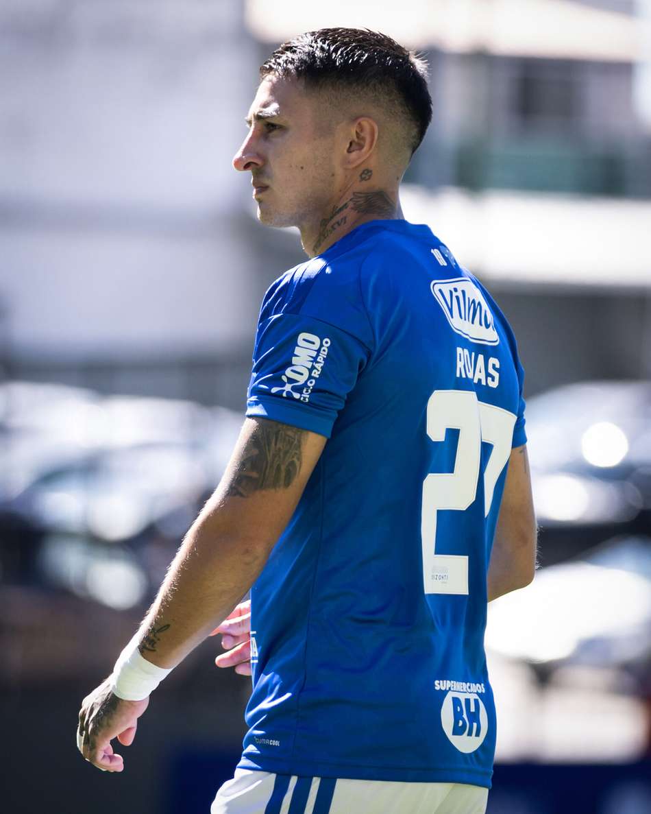 Gabriel Rojas em estreia pelo Cruzeiro  