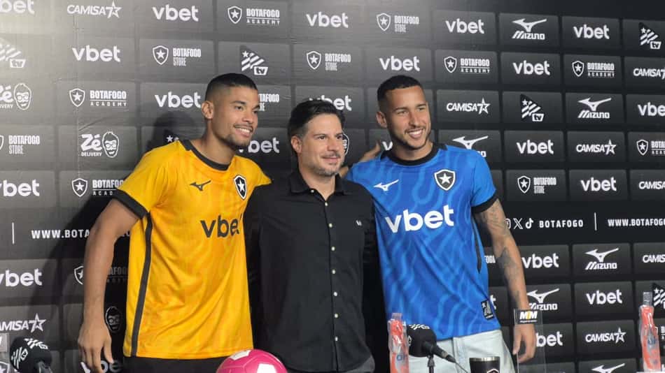 Diretor Léo Coelho apresentou os novos goleiros do Botafogo