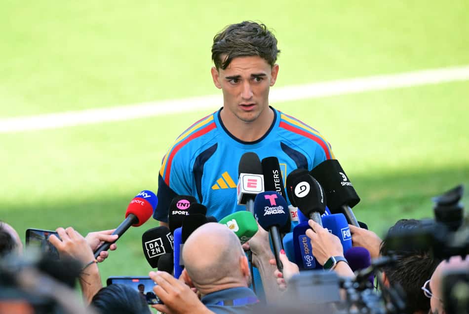 Gavi, da Espanha, em entrevista coletiva na Copa do Mundo