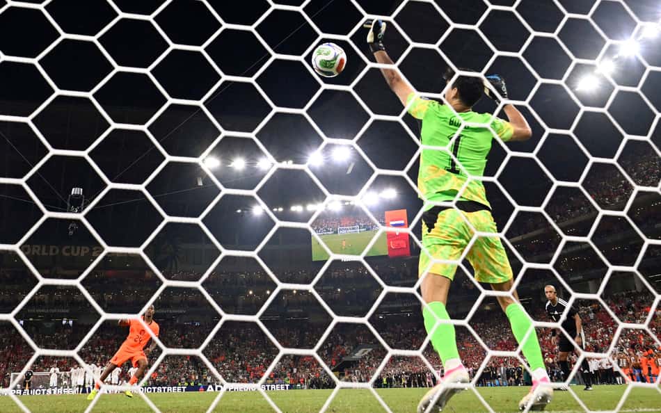 Goleiro de Marrocos completa um ano invicto e leva seleção às quartas