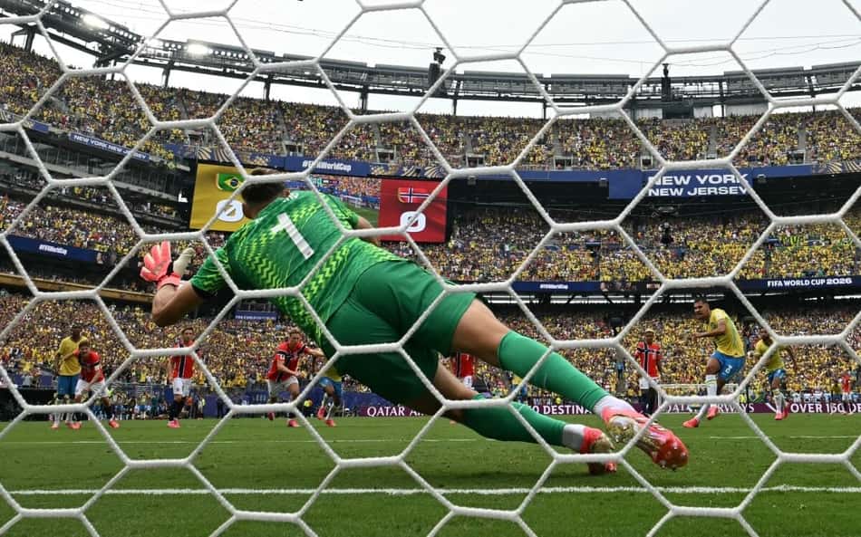 Goleiro da Noruega diz que pênalti defendido deu confiança