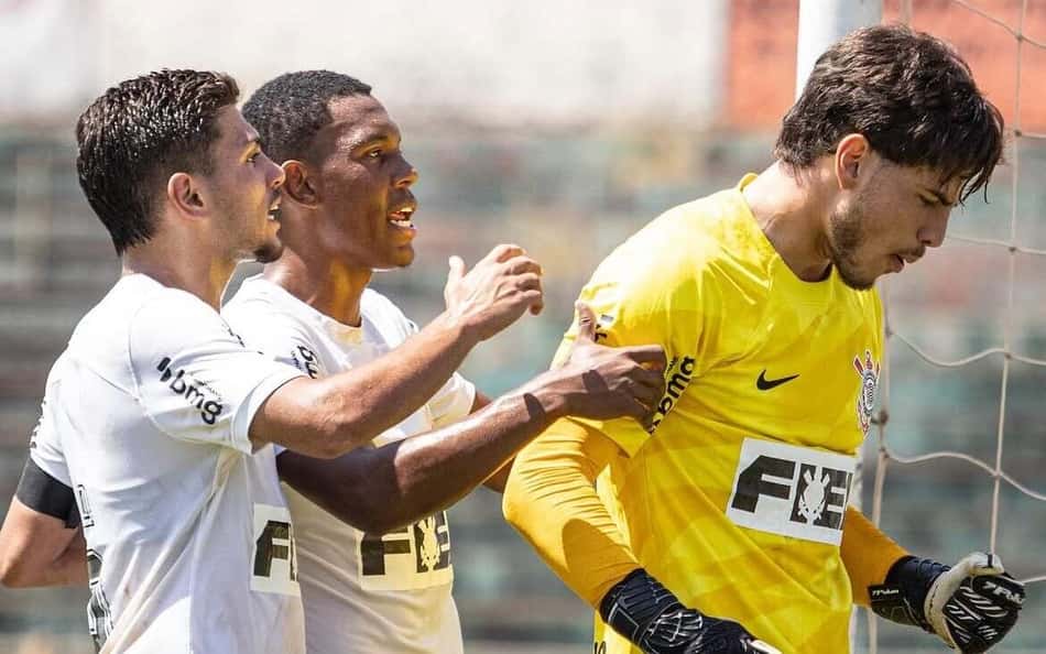 Corinthians acerta saída de goleiro da base para clube da Itália