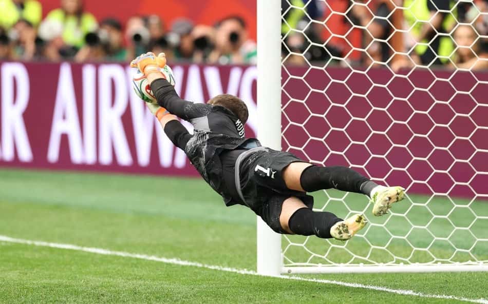 Quem é o goleiro da Suíça que vai tentar parar Messi na Copa?
