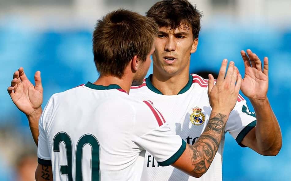 Gonzalo García comemora com Mastantuono gol marcado pelo Real Madrid em amistoso contra o Leganés