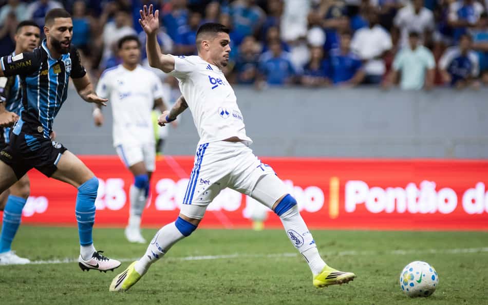 Gabriel Pec em estreia pelo Cruzeiro