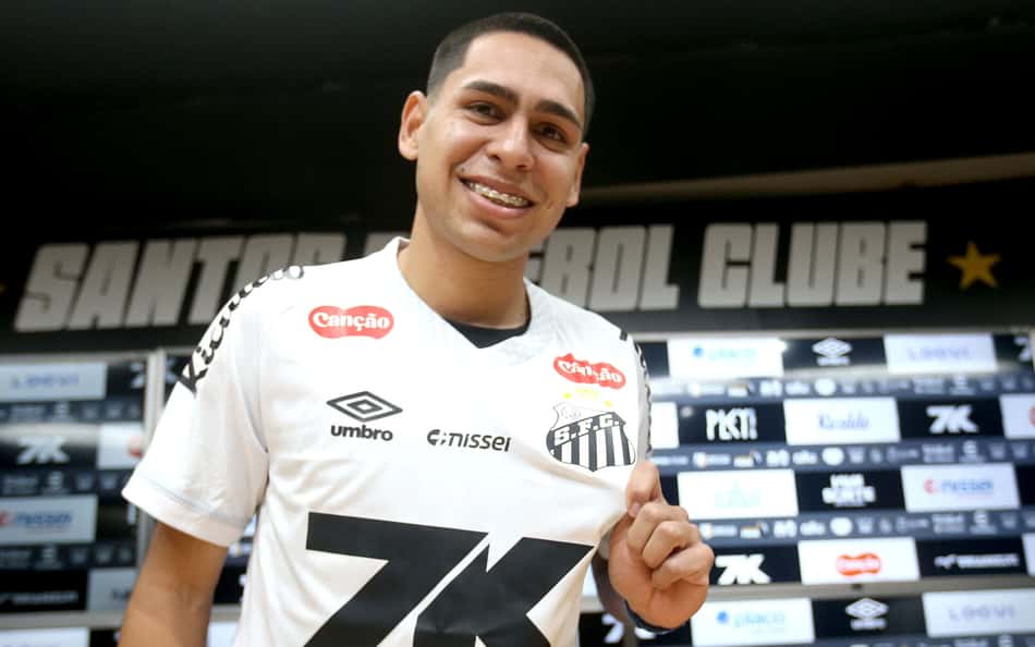 Caballero volta ao Santos em alta após Copa e pode ganhar nova chance