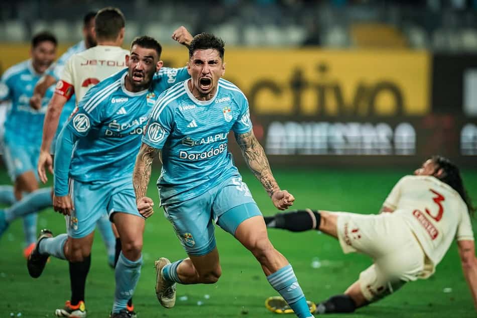 Gustavo Cazonatti com a camisa do Sporting Cristal